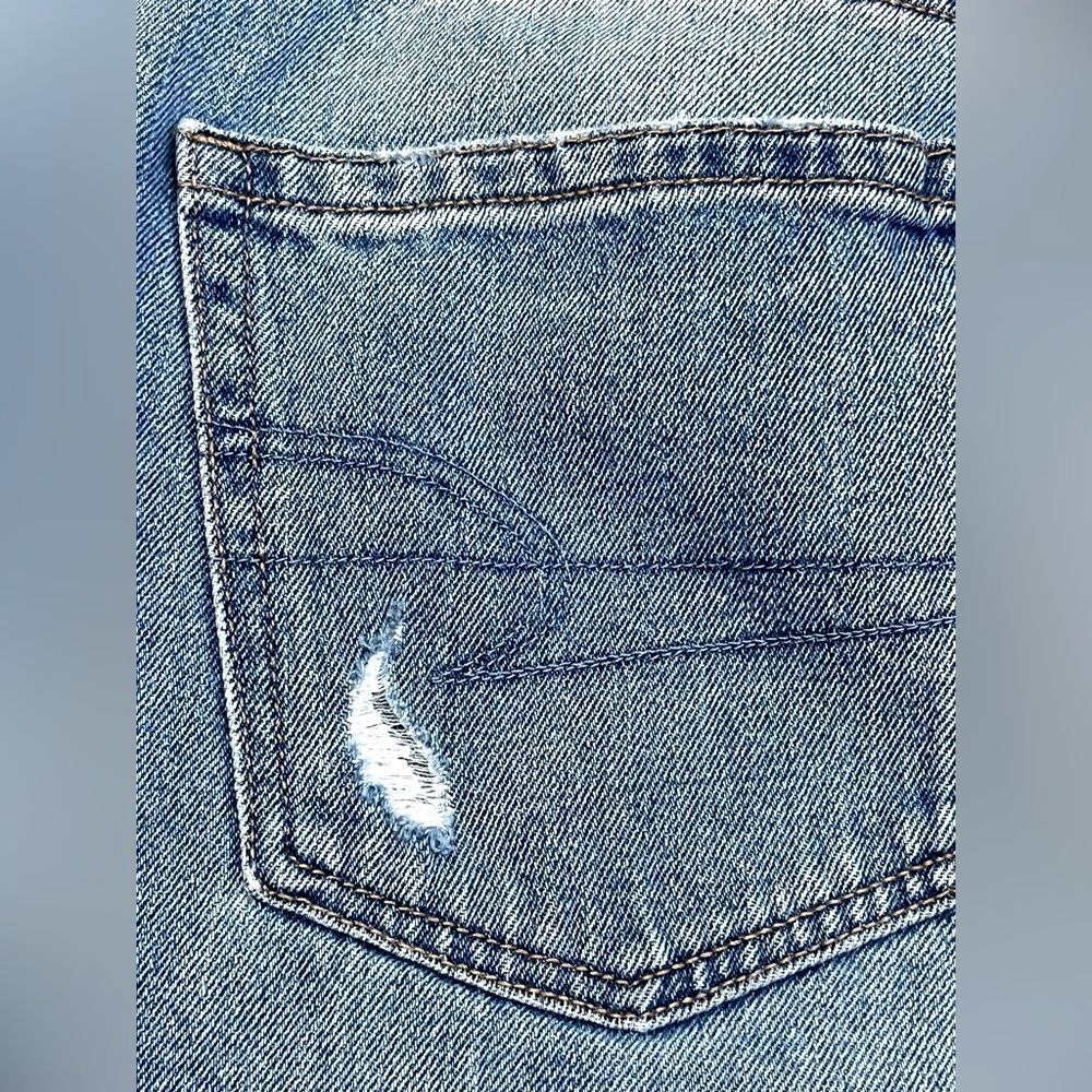 American Eagle Outfitters Classic Blue Distressed Women’s Mom Jeans Sz 4 Short - Picture 15 of 16